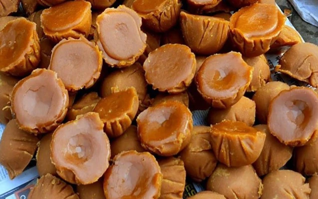 খেজুরের গুড় আসল না ভেজাল? যাচাই করুন সহজ কিছু ঘরোয়া কৌশলে